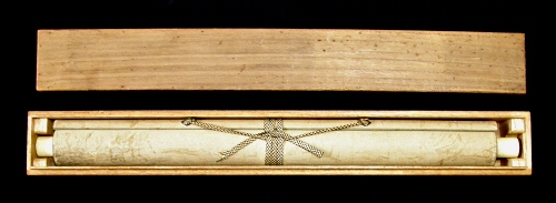 In Kakemono Wooden Box