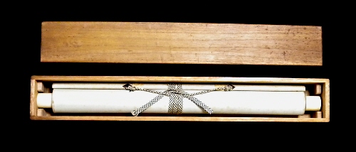 In Kakemono Wooden Box