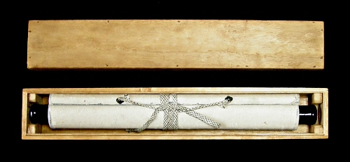 In Kakemono Wooden Box