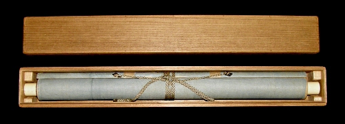 In Kakemono Wooden Box