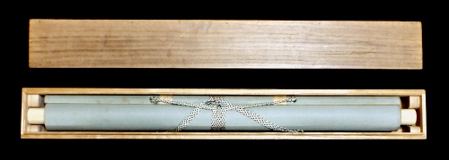 In Kakemono Wooden Box