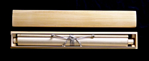 In Kakemono Wooden Box