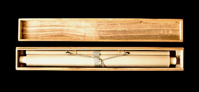In Kakemono Wooden Box