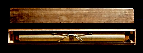 In Kakemono Wooden Box